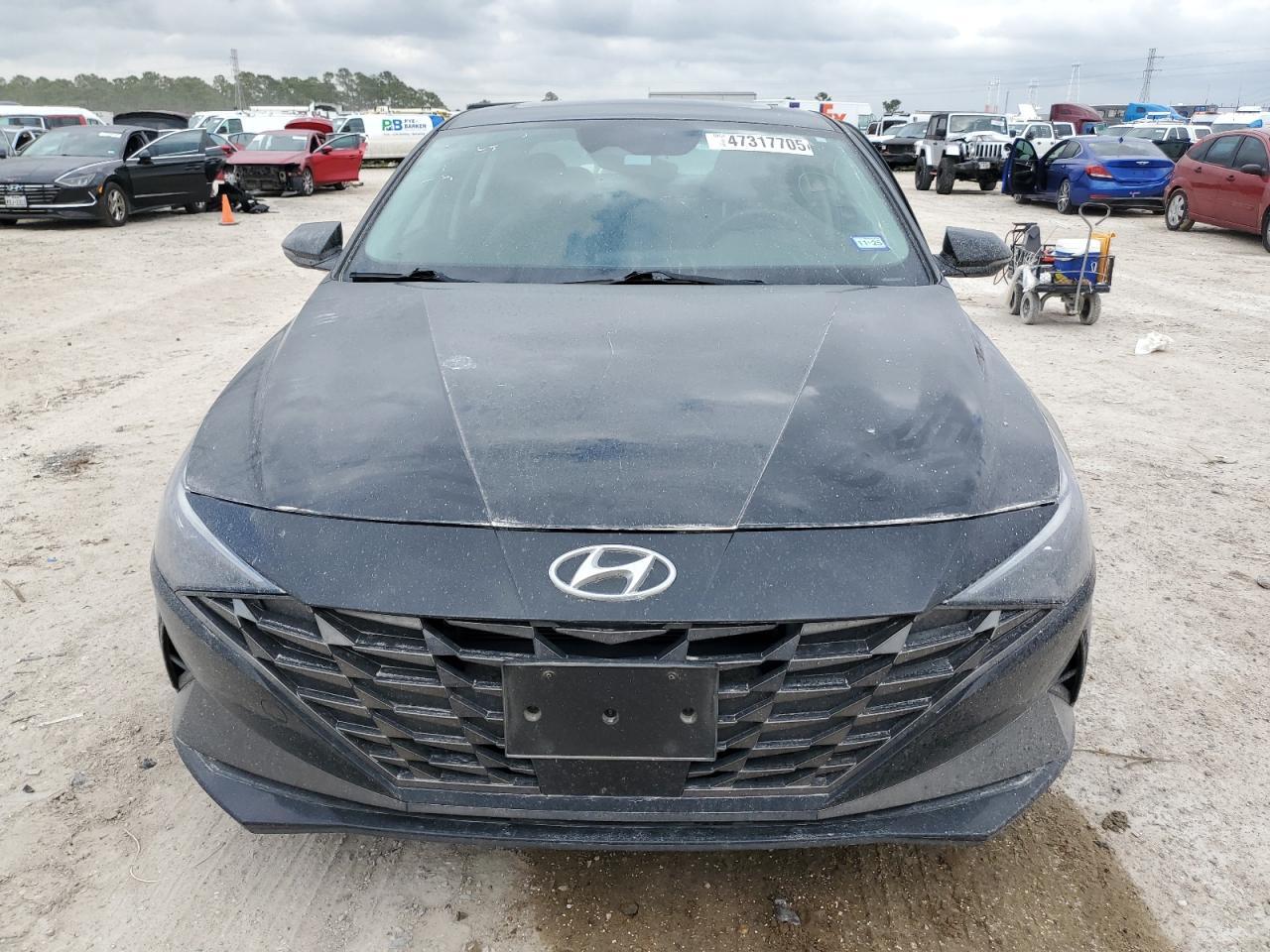 2022 Hyundai Elantra - Image 5