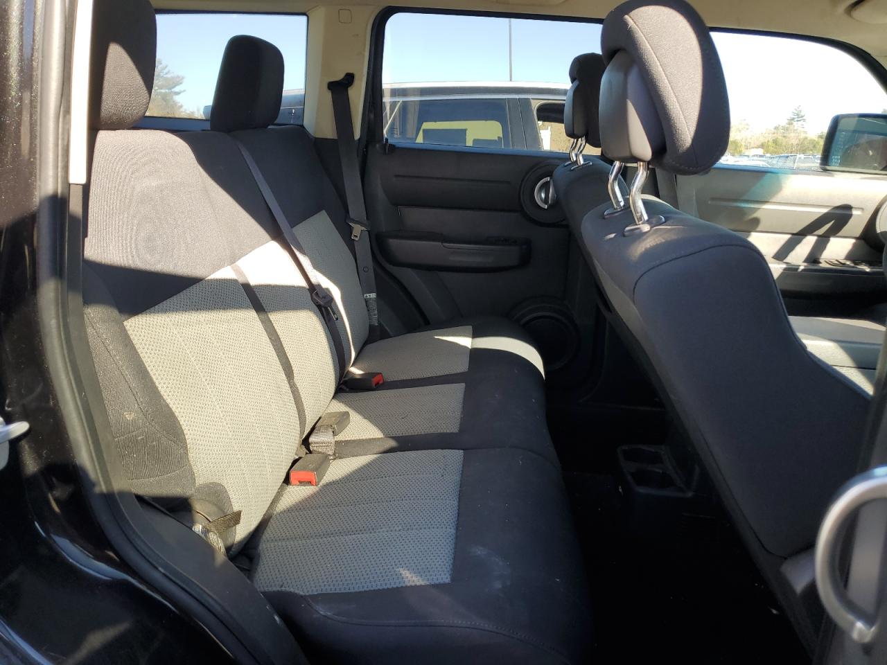 2010 Dodge Nitro - Image 11