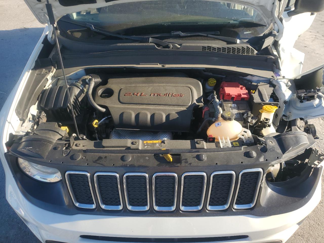2020 Jeep Renegade - Image 12