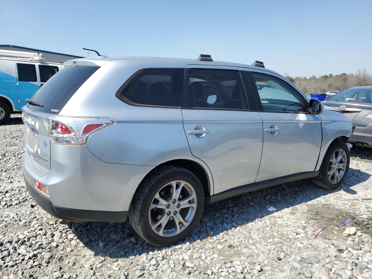 2014 Mitsubishi Outlander - Image 3