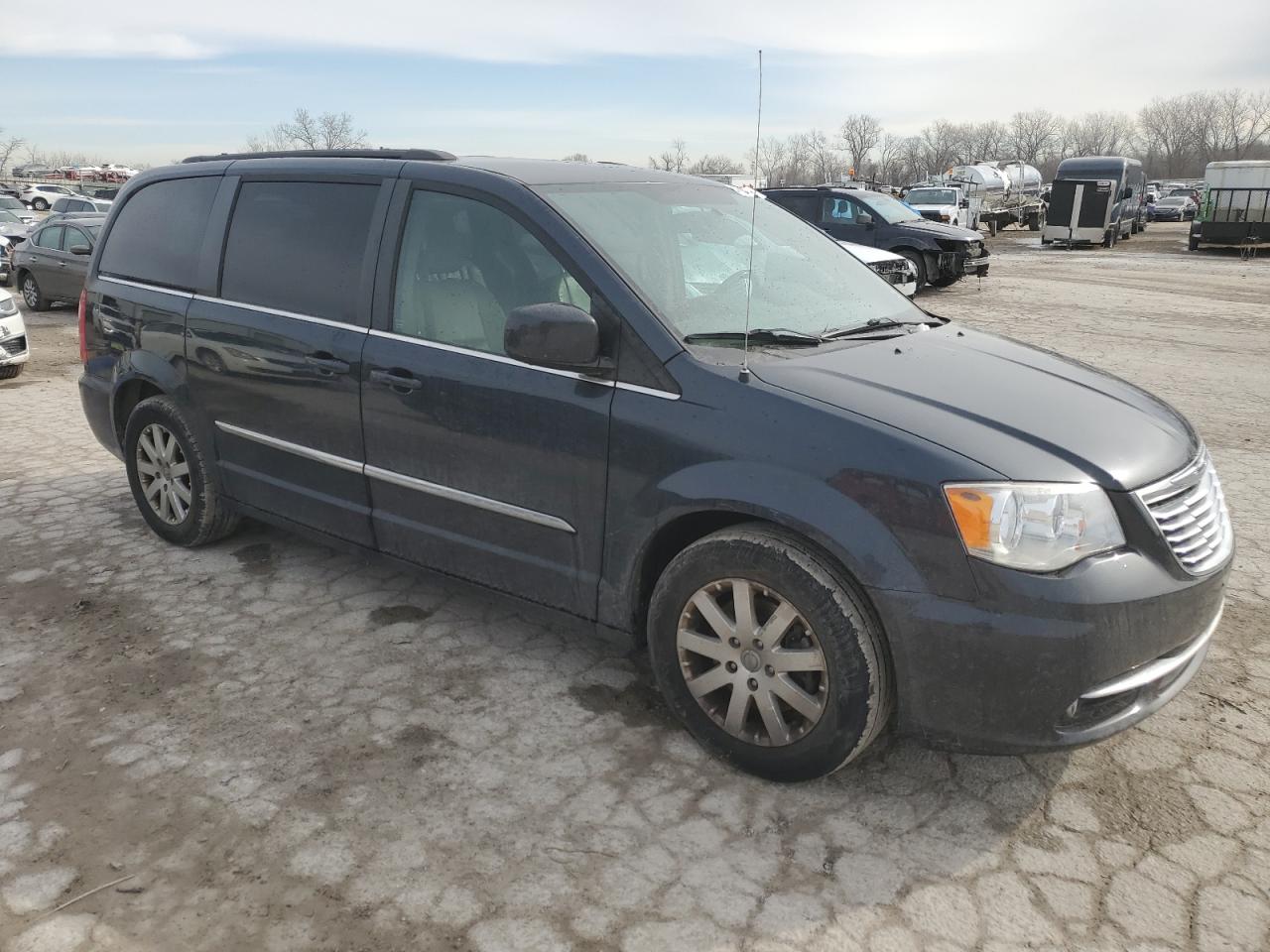 2014 Chrysler Town & Country - Image 4