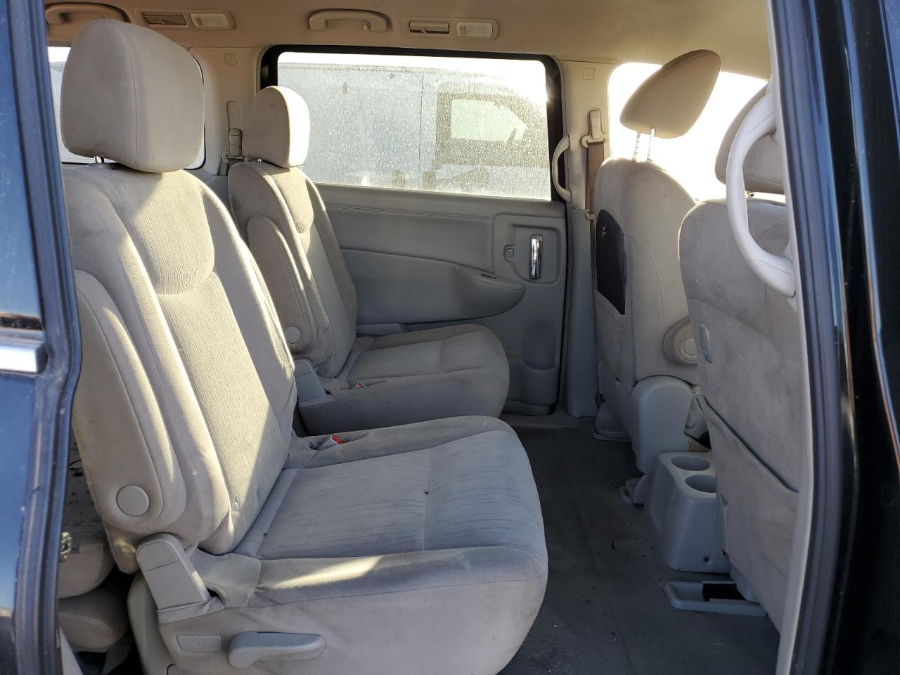 2015 Nissan Quest - Image 11