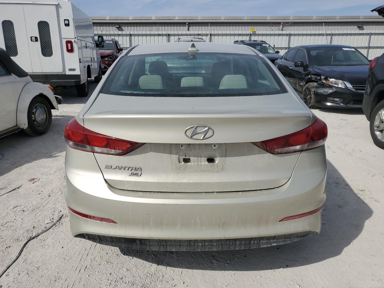 2017 Hyundai Elantra - Image 6
