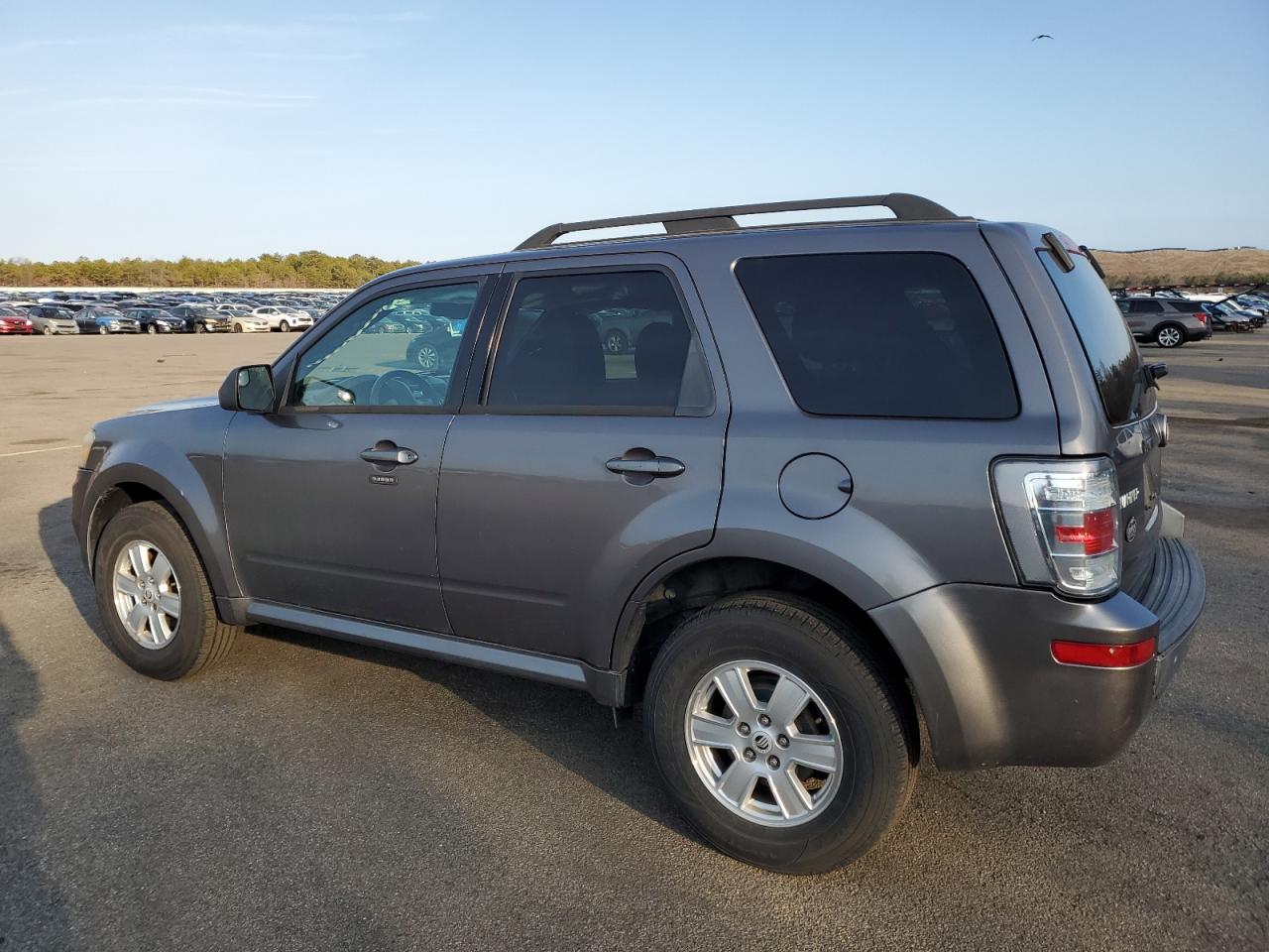 2010 Mercury Mariner - Image 2