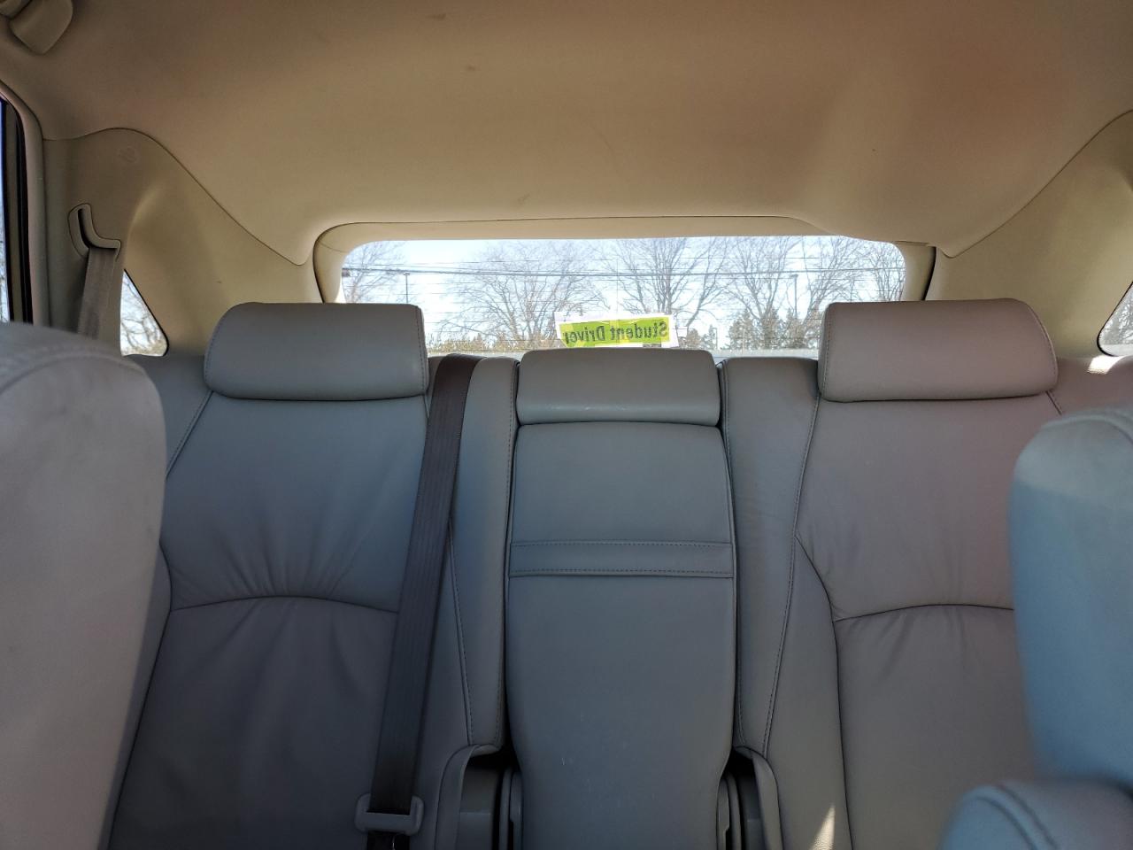 2005 Lexus RX - Image 10