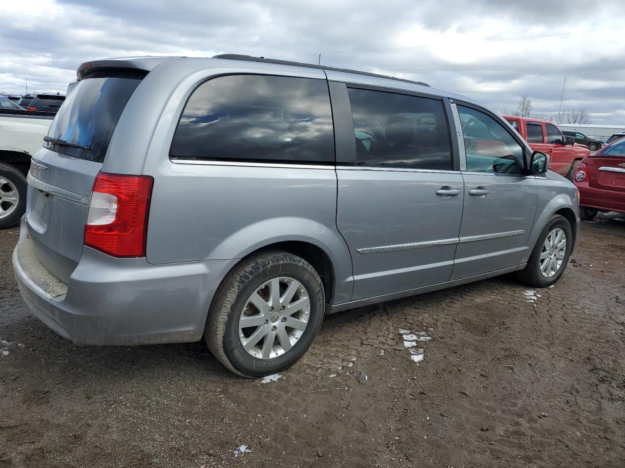 2014 Chrysler Town & Country - Image 3