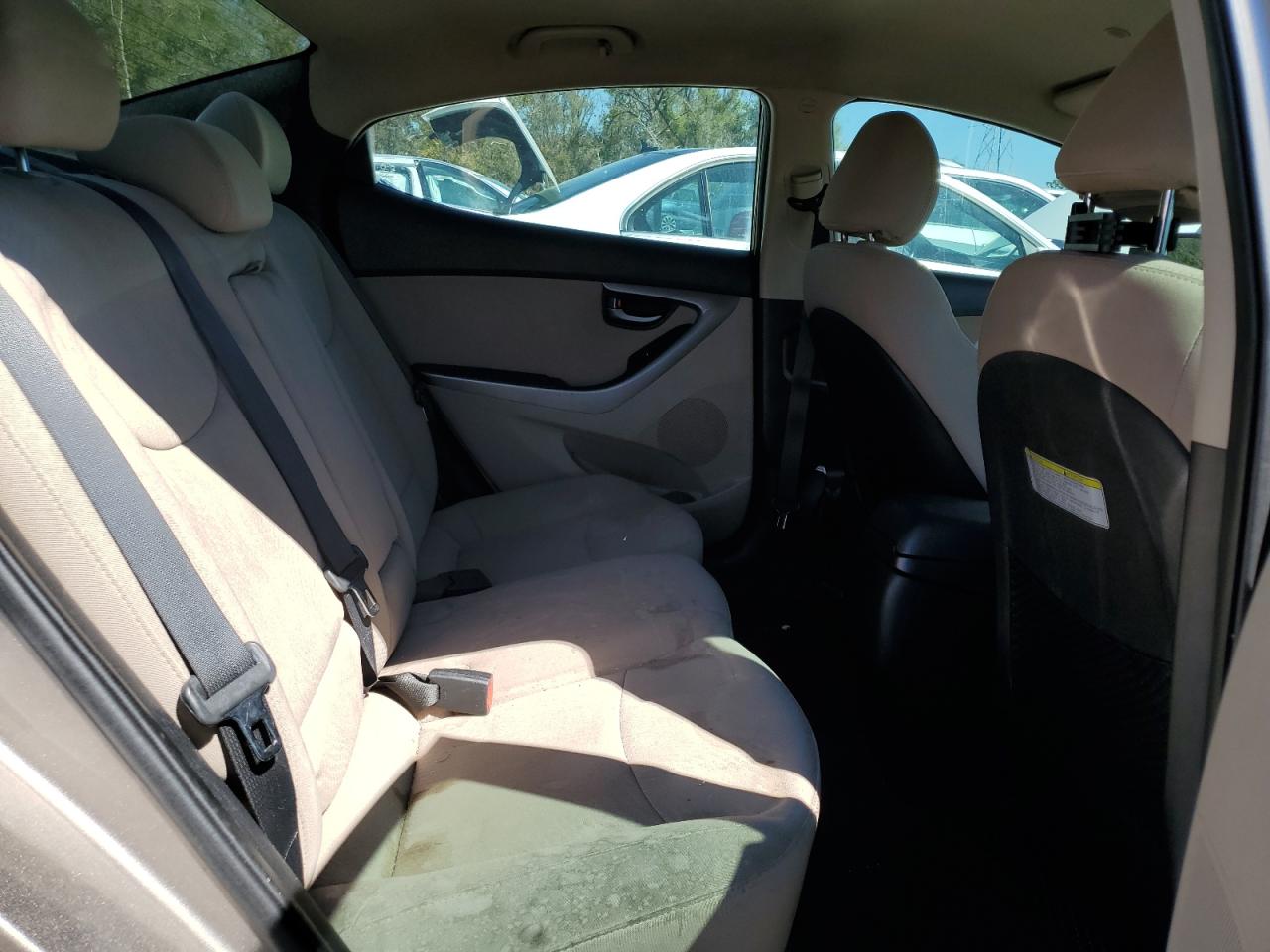 2016 Hyundai Elantra - Image 10