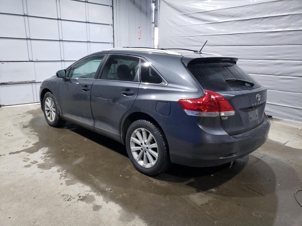 2011 Toyota Venza - Image 2