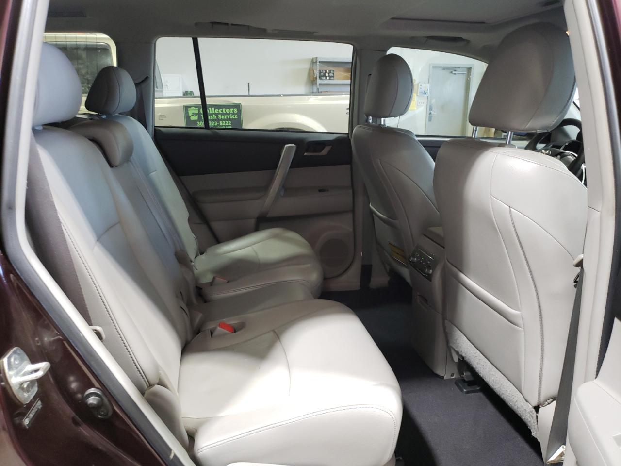 2013 Toyota Highlander - Image 11