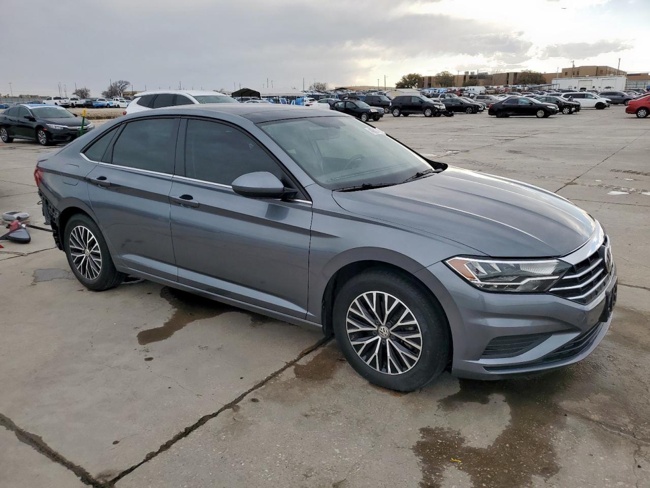 2019 Volkswagen Jetta - Image 4