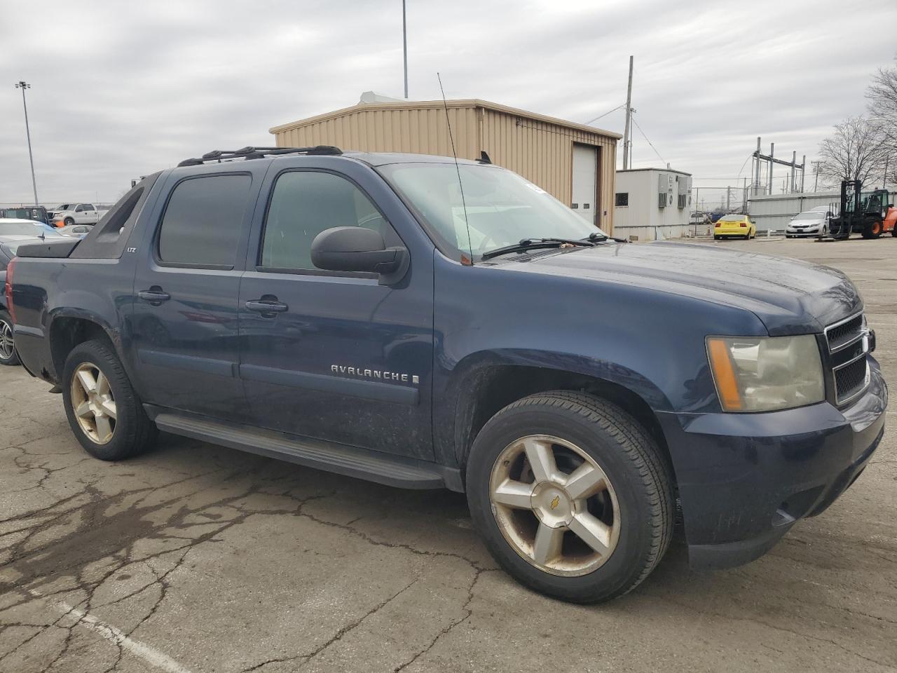 2007 Chevrolet Avalanche - Image 4