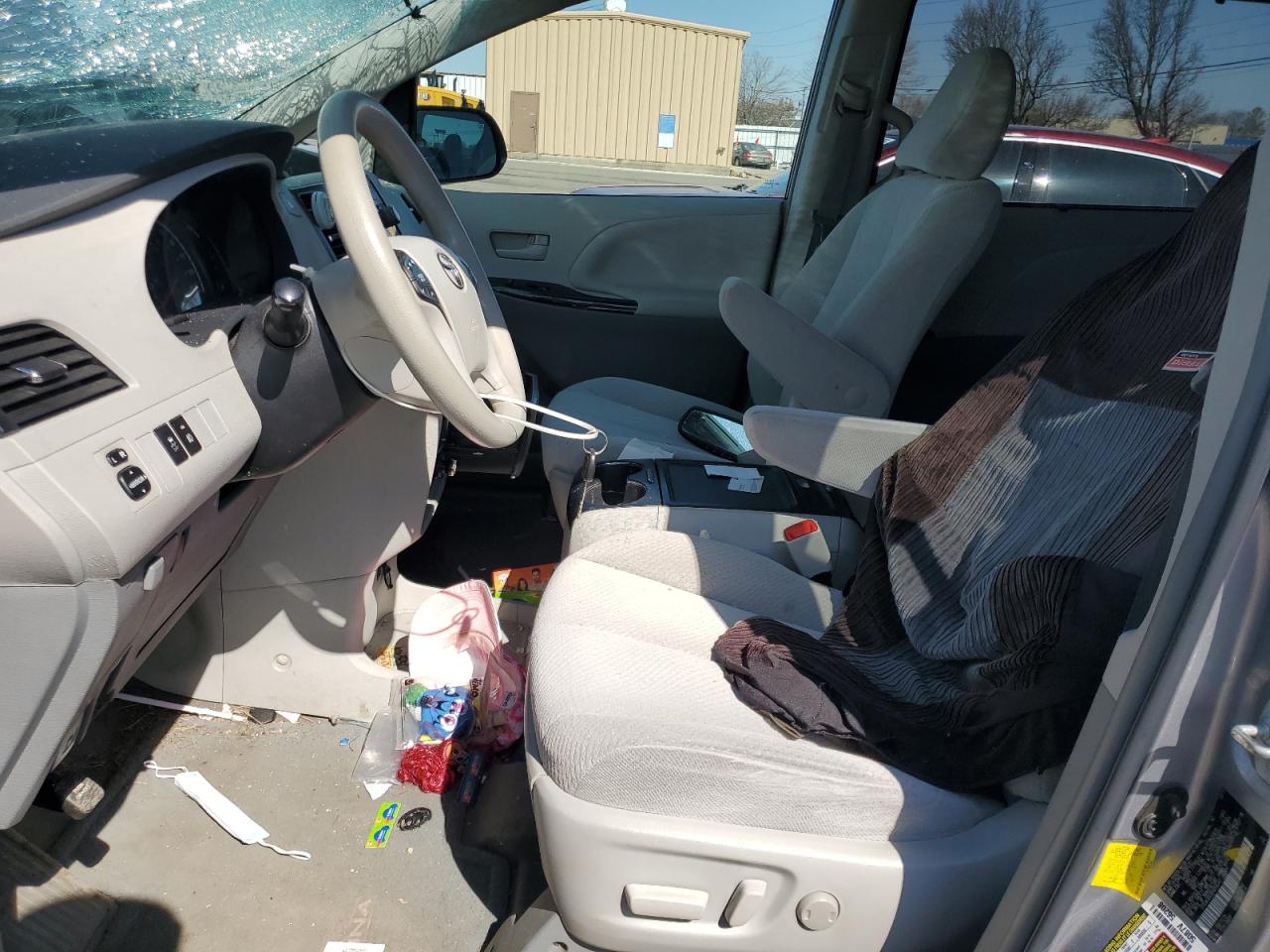 2013 Toyota Sienna - Image 7