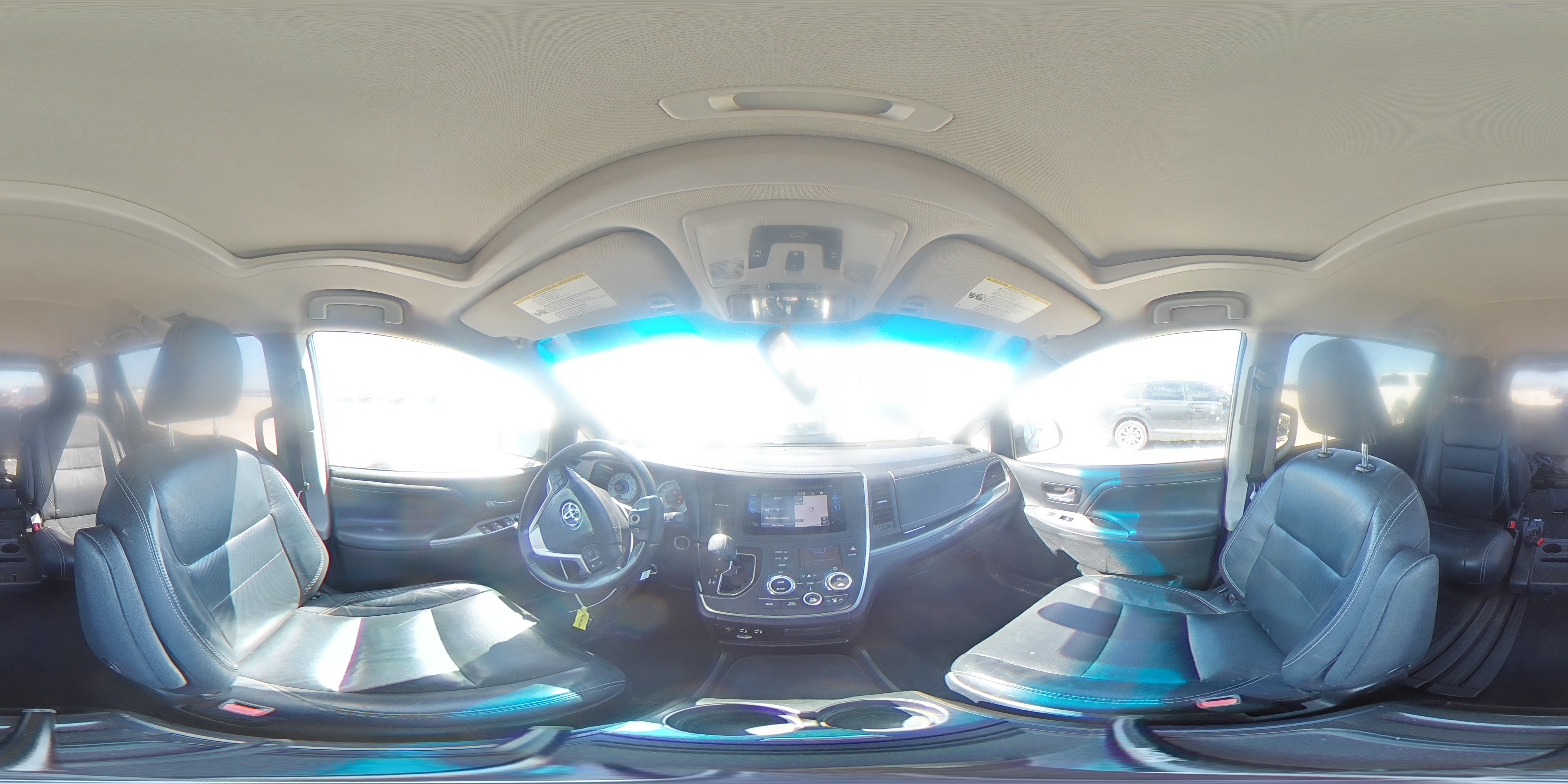 2015 Toyota Sienna - Image 14