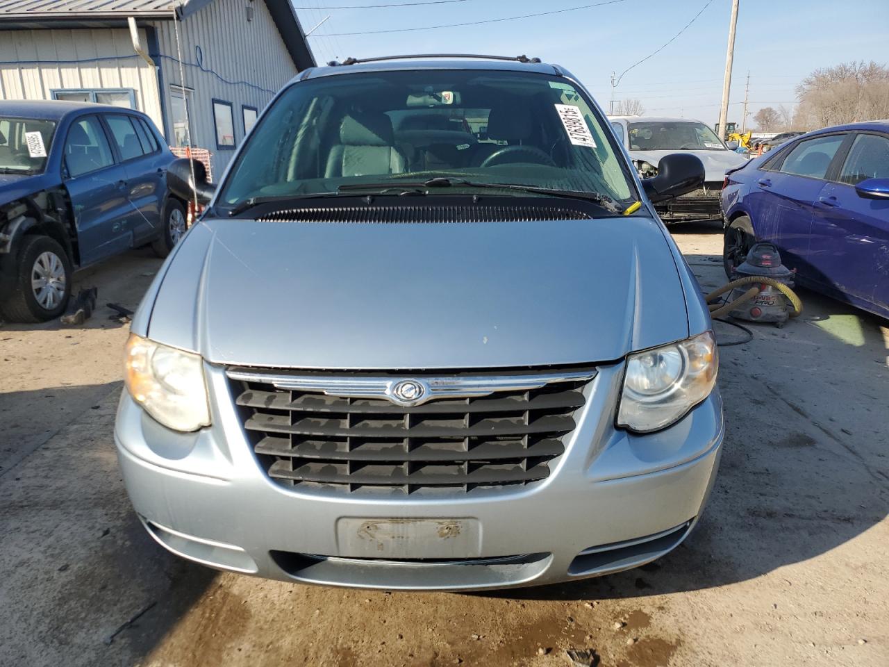 2005 Chrysler Town & Country - Image 5