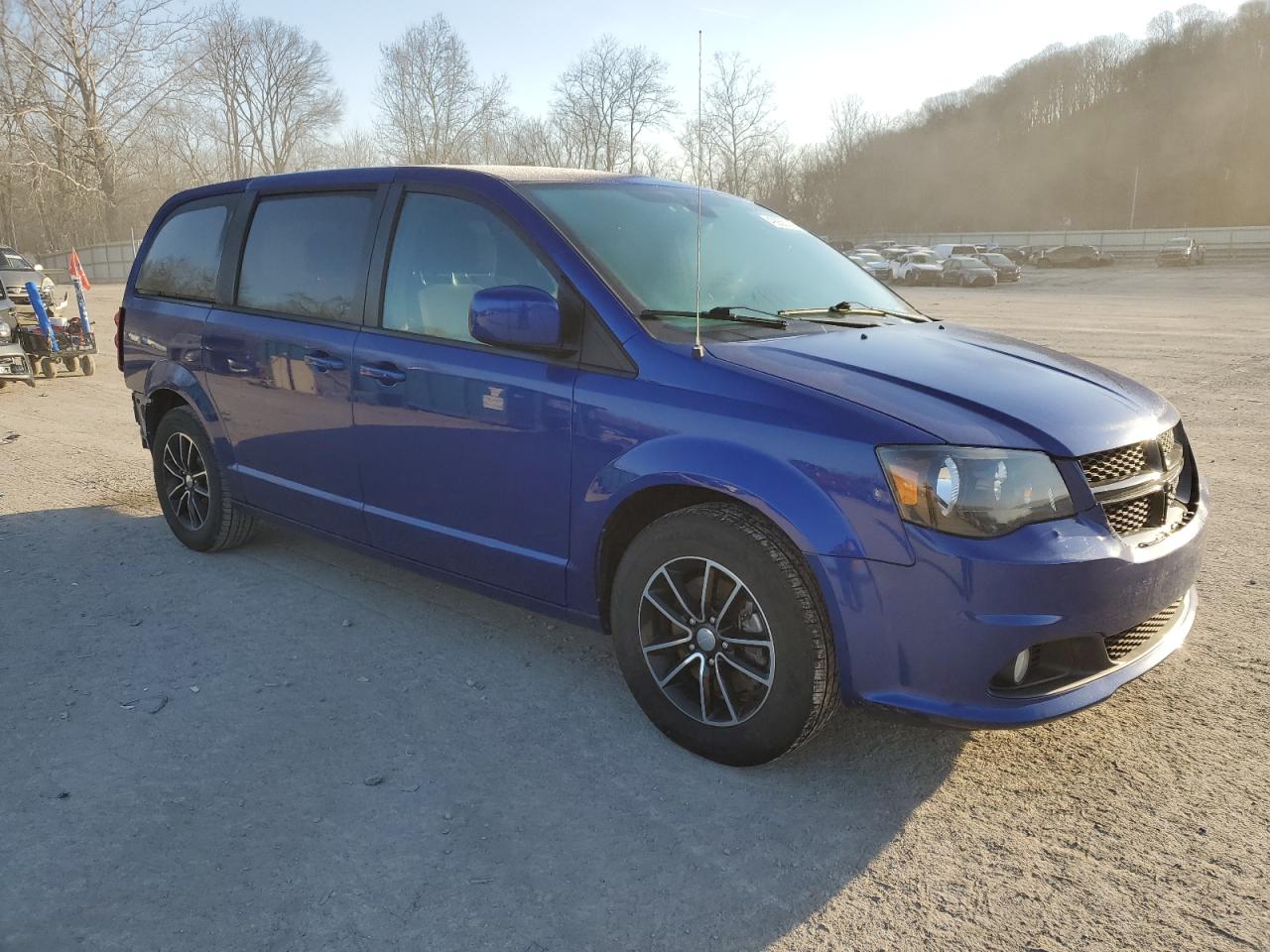 2019 Dodge Caravan - Image 4