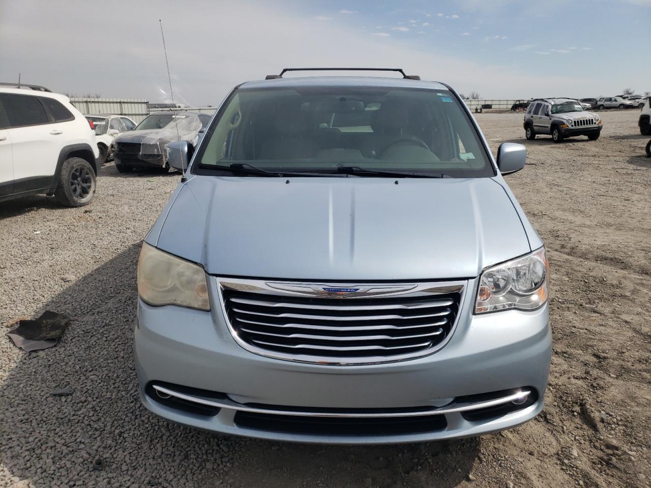 2013 Chrysler Town & Country - Image 5