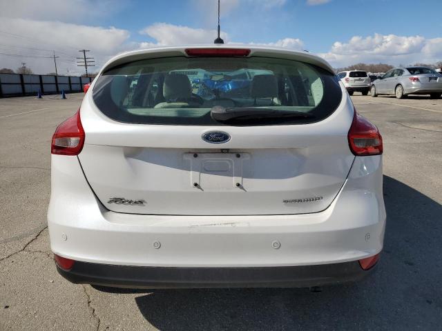 Hatchbacks FORD FOCUS 2015 White