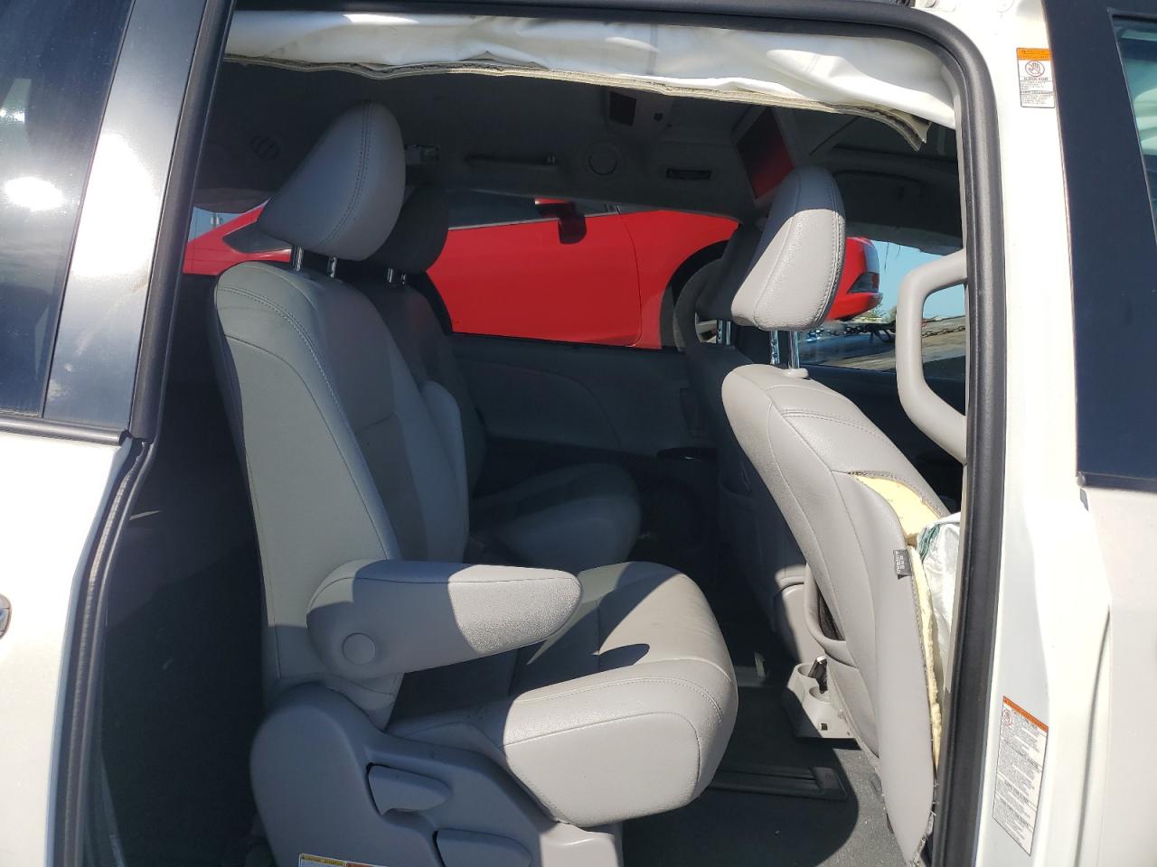 2020 Toyota Sienna - Image 12