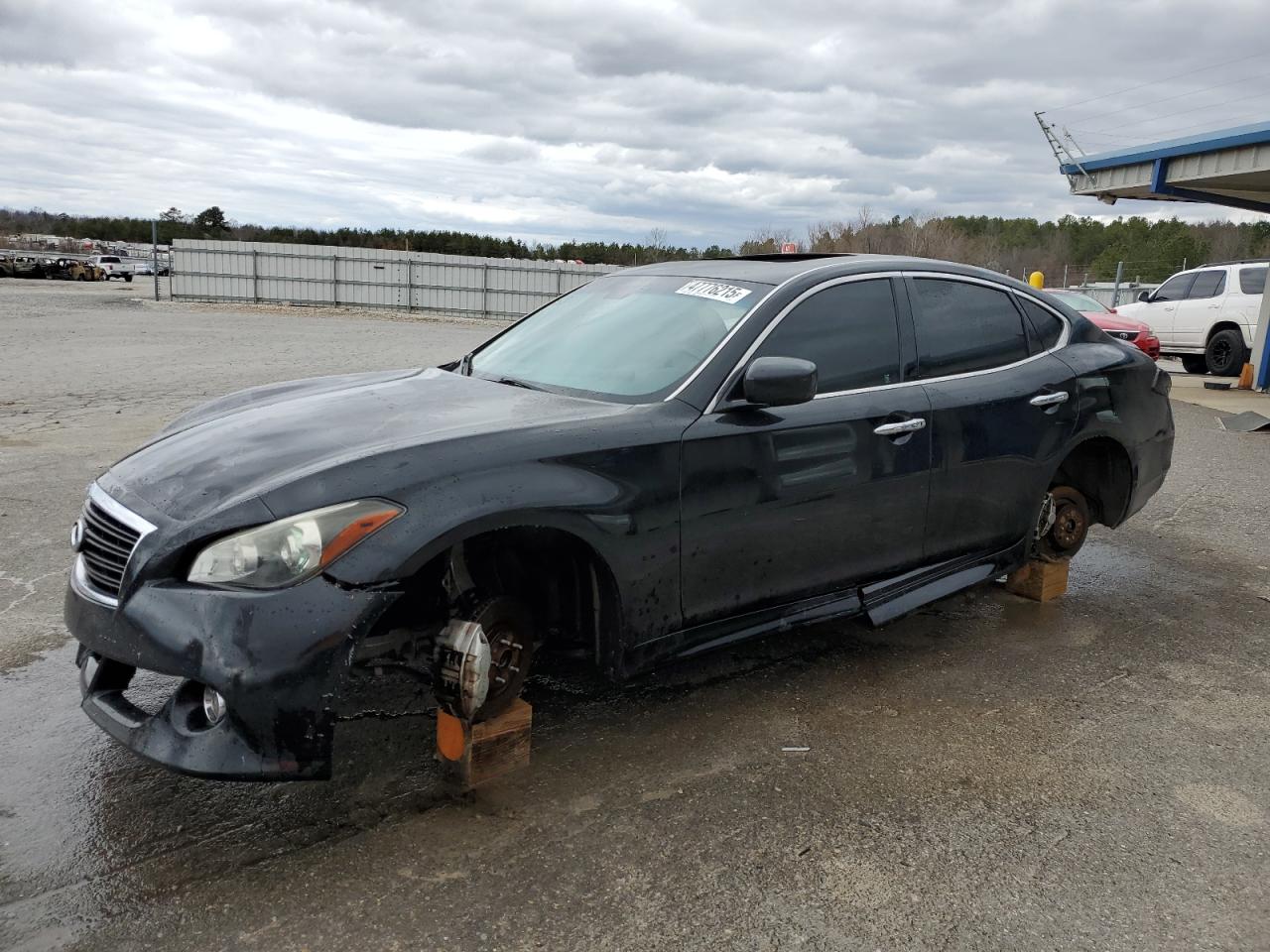 2011 Infiniti M - Image 1
