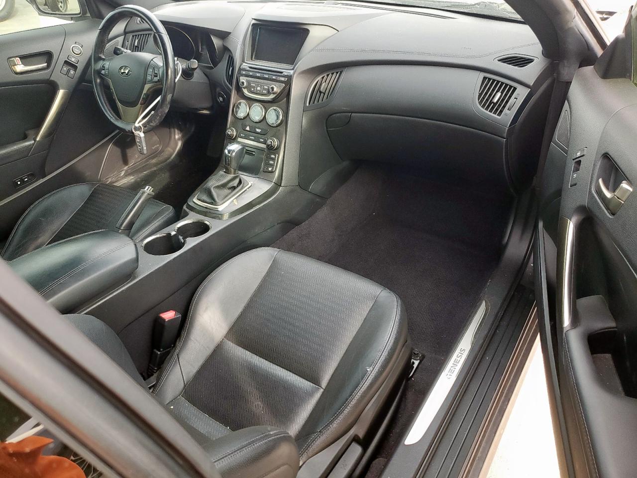 2013 Hyundai Genesis - Image 8