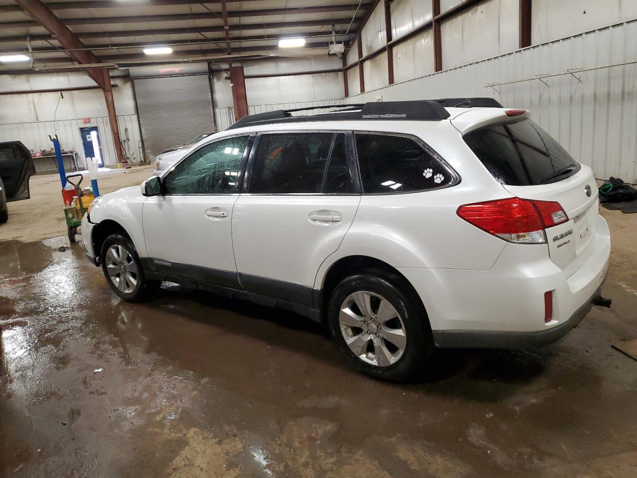 2011 Subaru Outback - Image 2