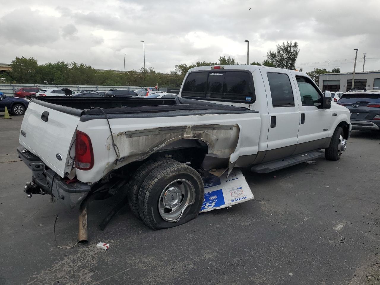 2006 Ford F350 - Image 3