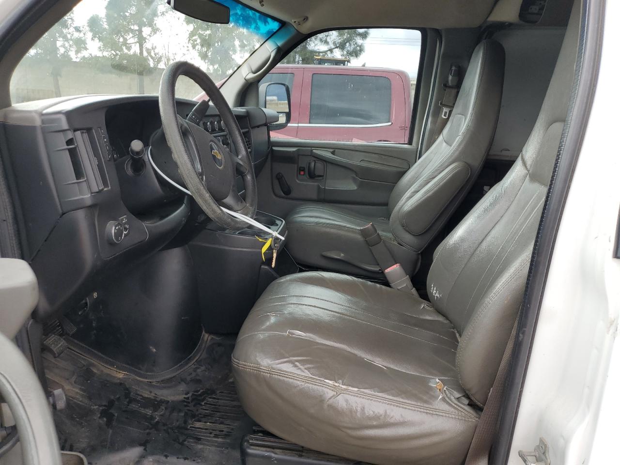 2011 Chevrolet Express - Image 7