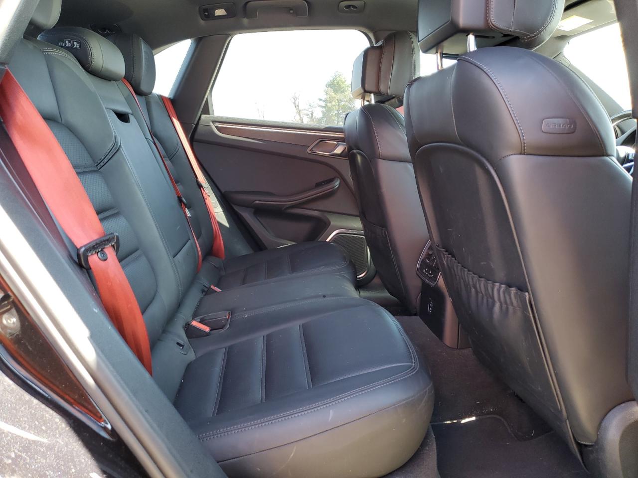 2020 Porsche Macan - Image 11