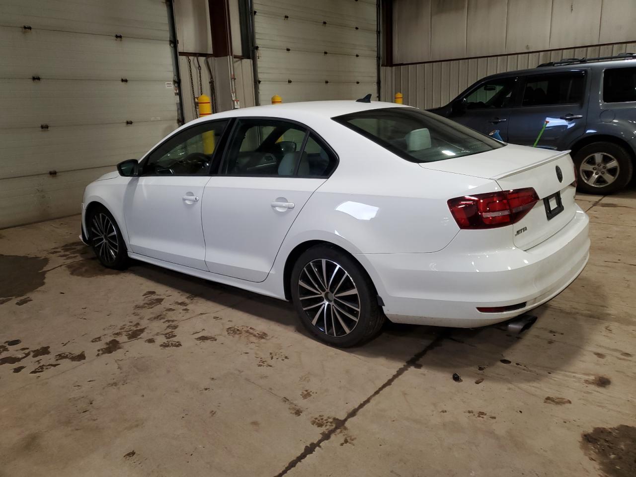 2016 Volkswagen Jetta - Image 2
