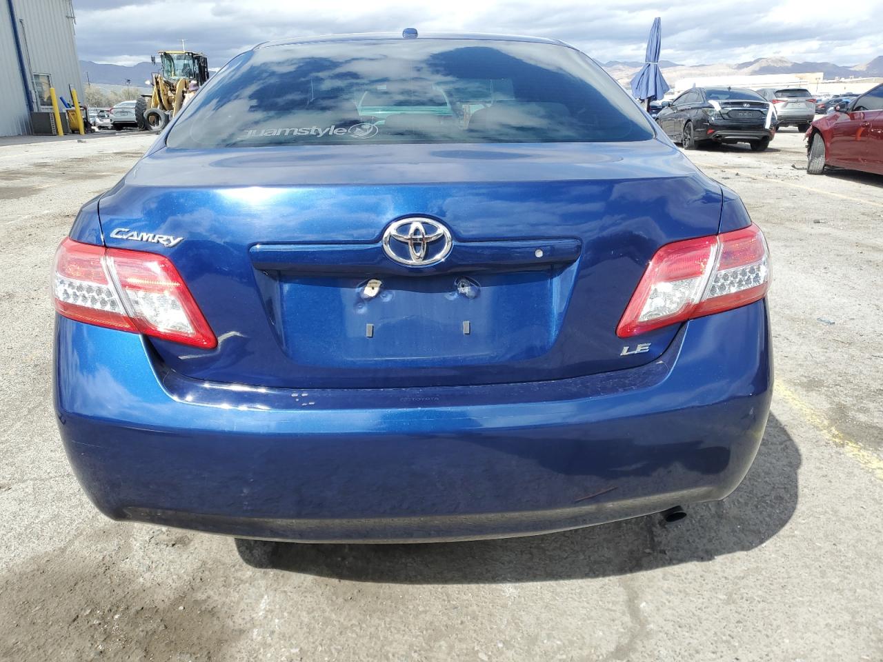 2011 Toyota Camry - Image 6