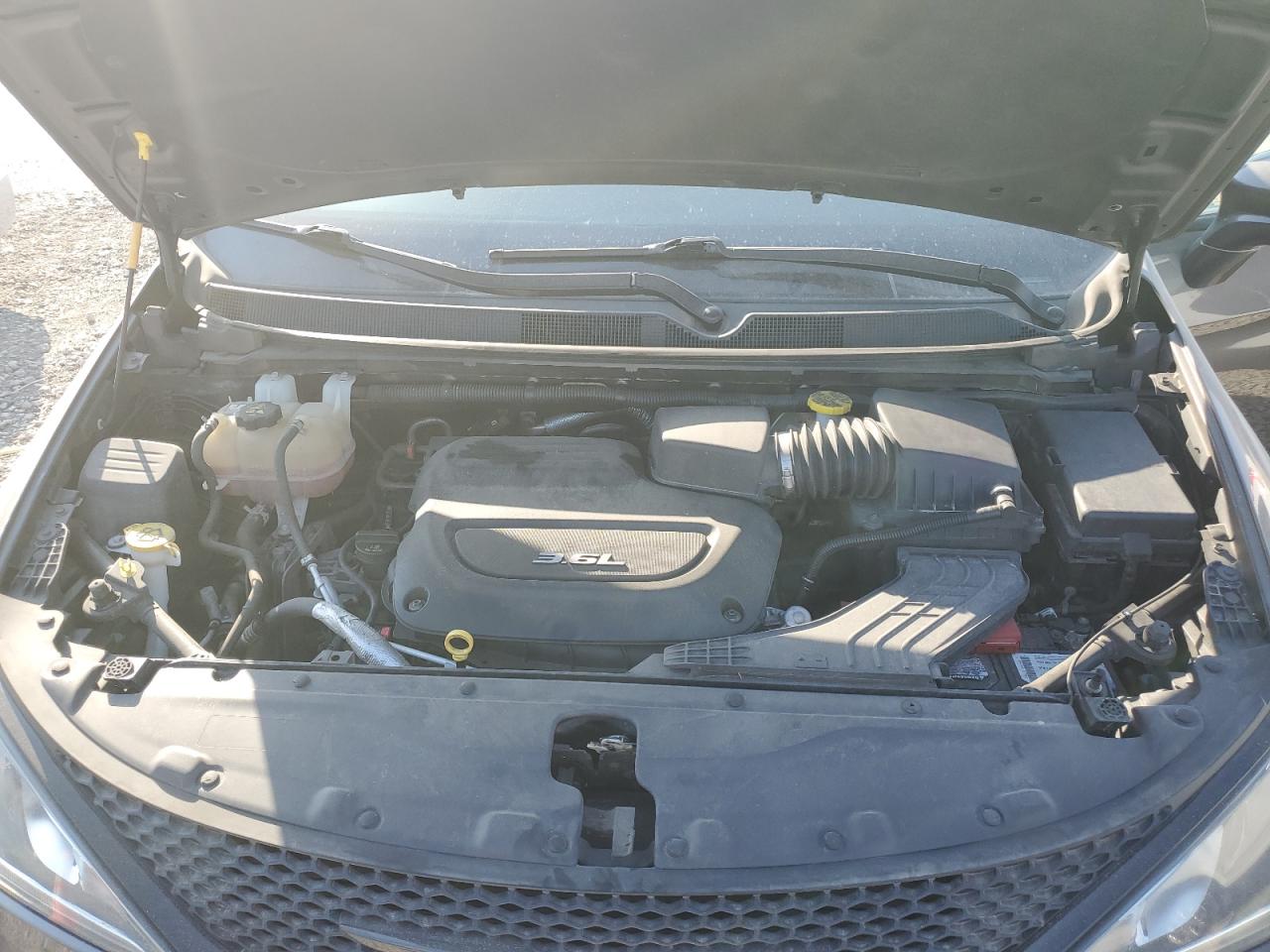 2018 Chrysler Pacifica - Image 12