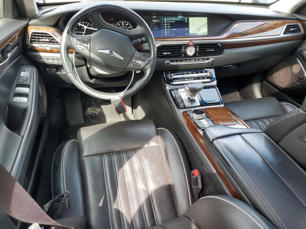 2018 Genesis G90 - Image 8