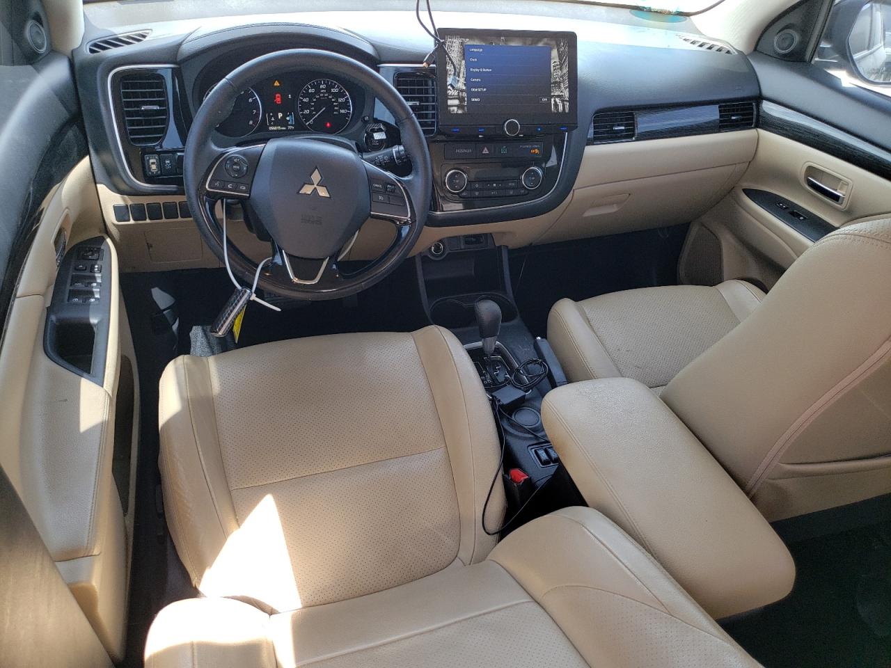 2016 Mitsubishi Outlander - Image 8