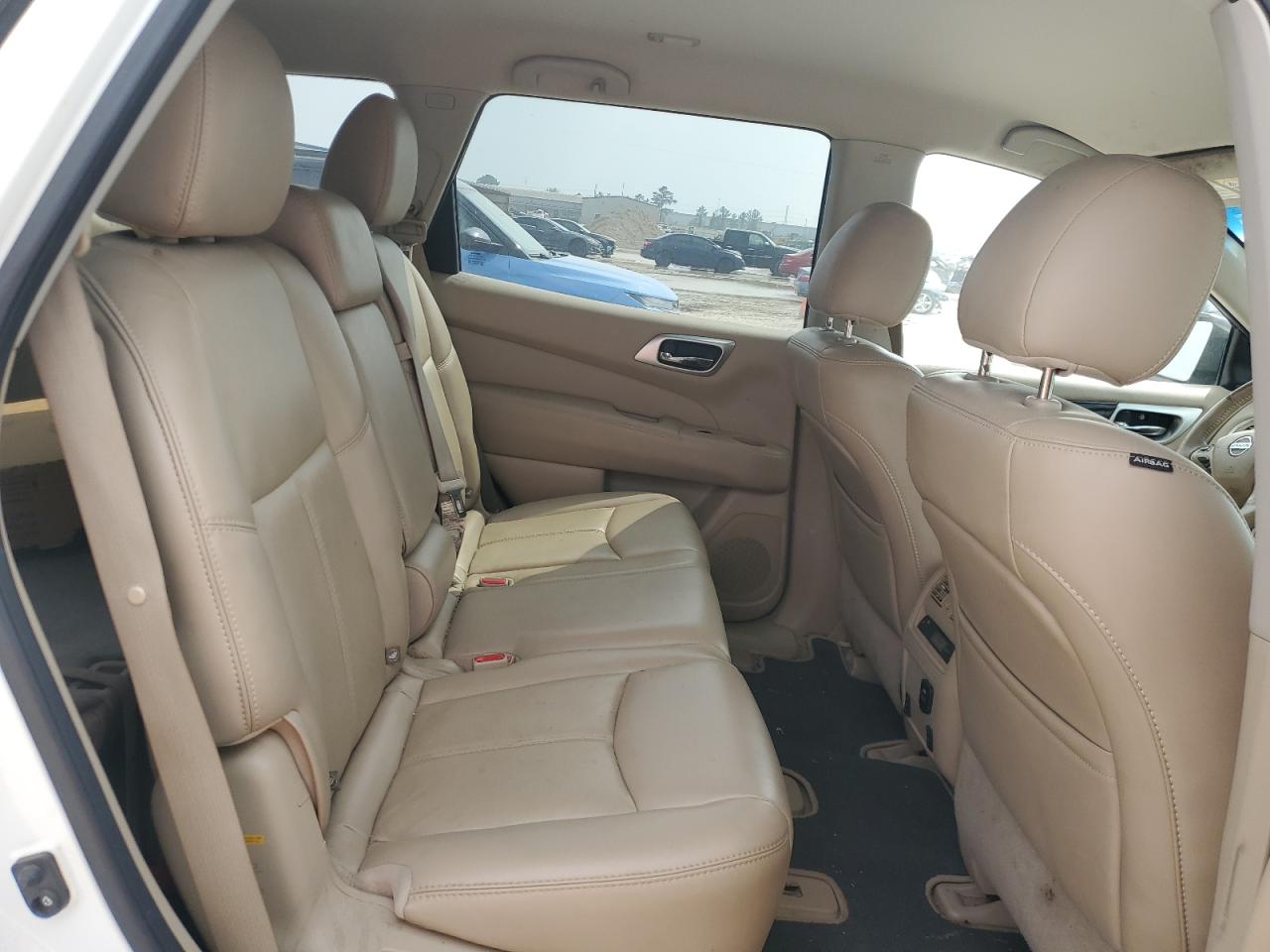 2015 Nissan Pathfinder - Image 11