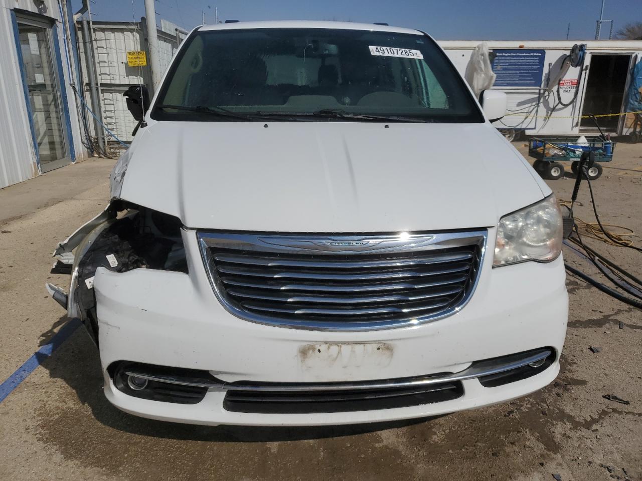 2014 Chrysler Town & Country - Image 5