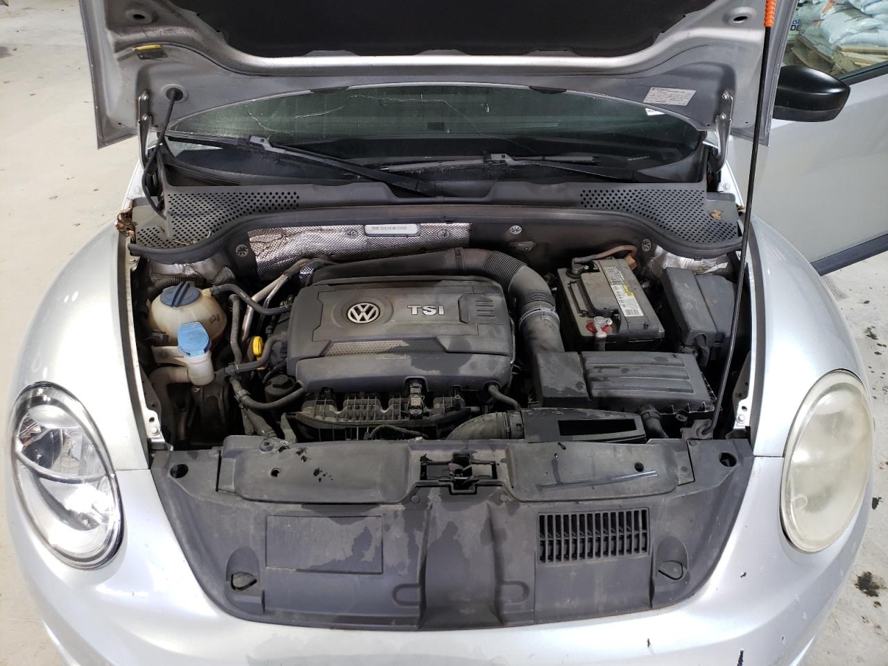 2014 Volkswagen Beetle - Image 11
