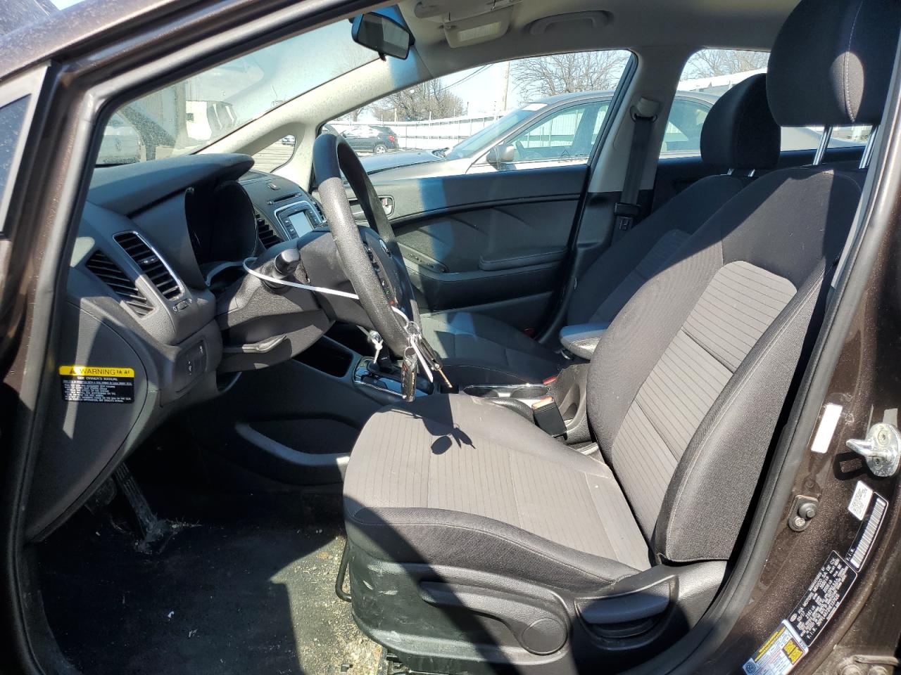 2017 Kia Forte - Image 7