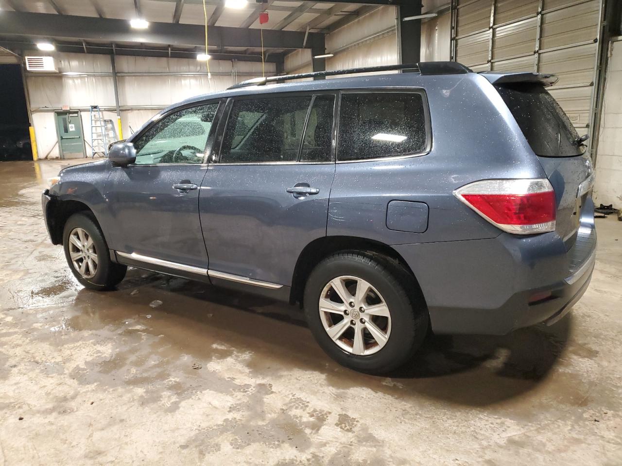 2013 Toyota Highlander - Image 2