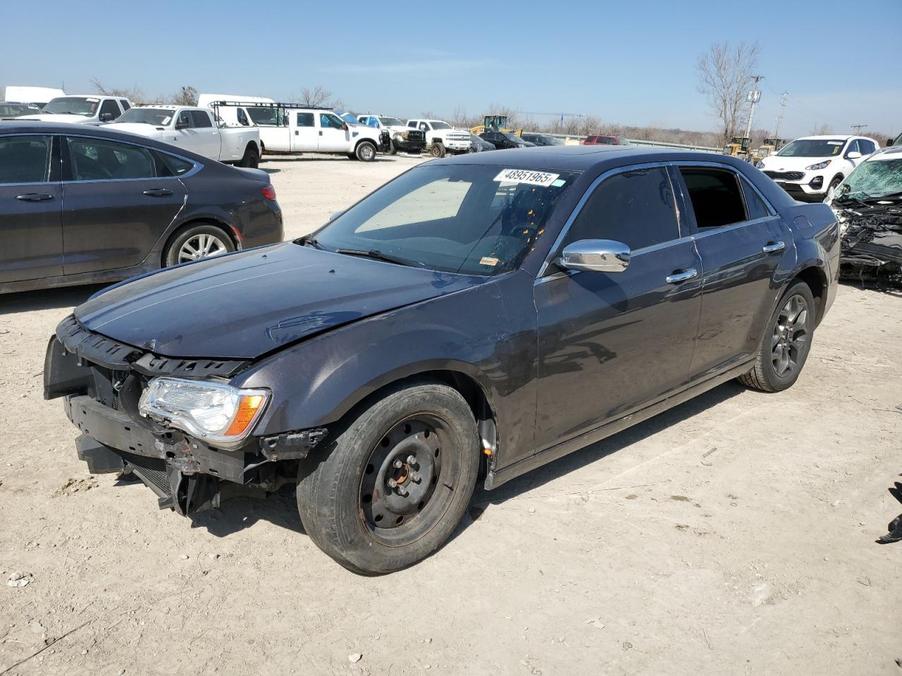 2013 Chrysler 300C for Sale in Kansas City, KS - Front End