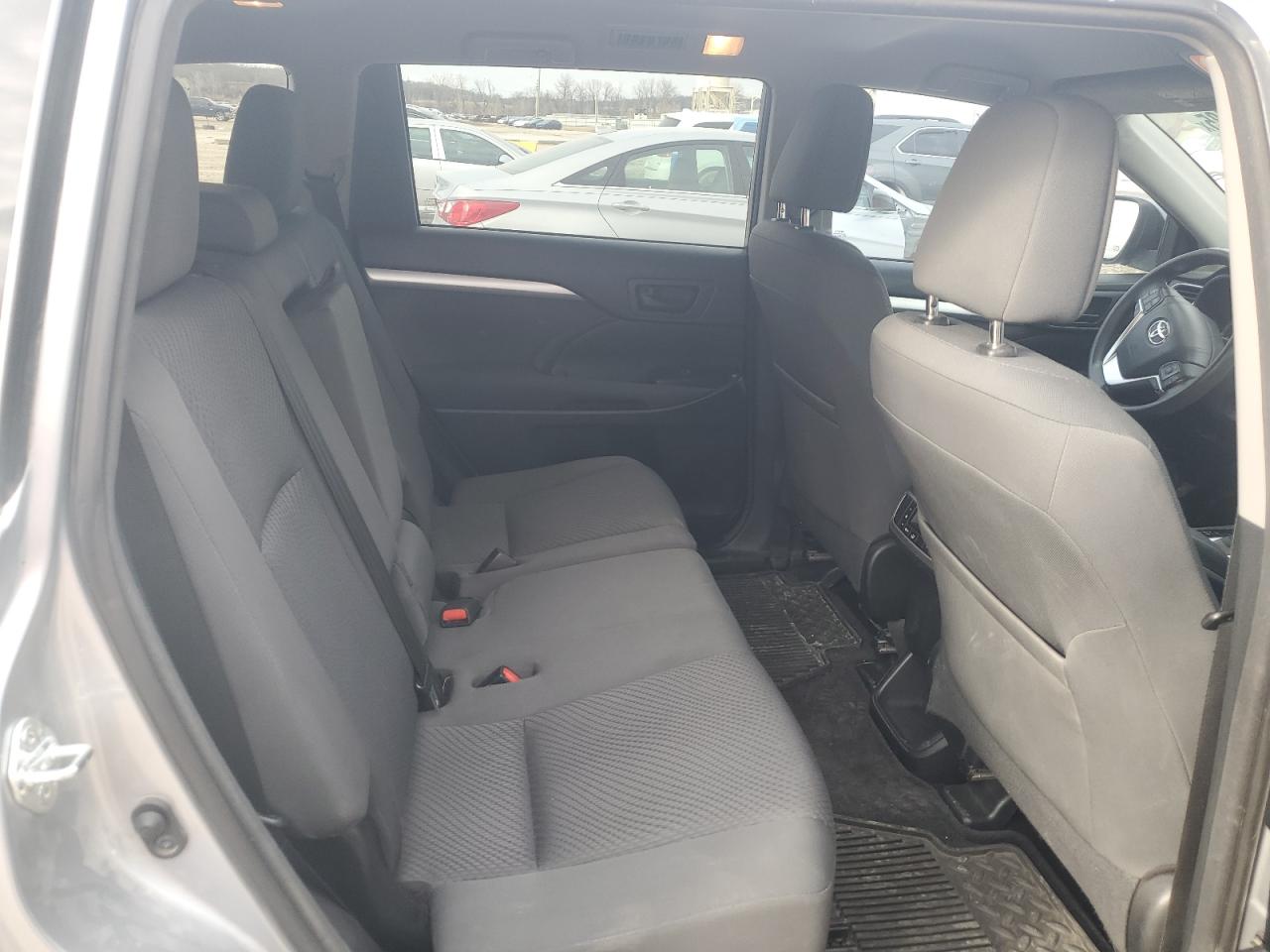 2015 Toyota Highlander - Image 11
