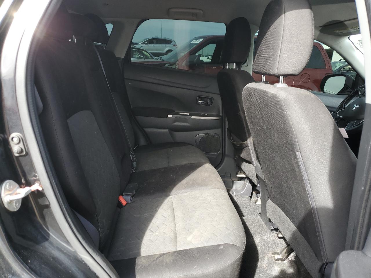 2020 Mitsubishi Outlander - Image 12
