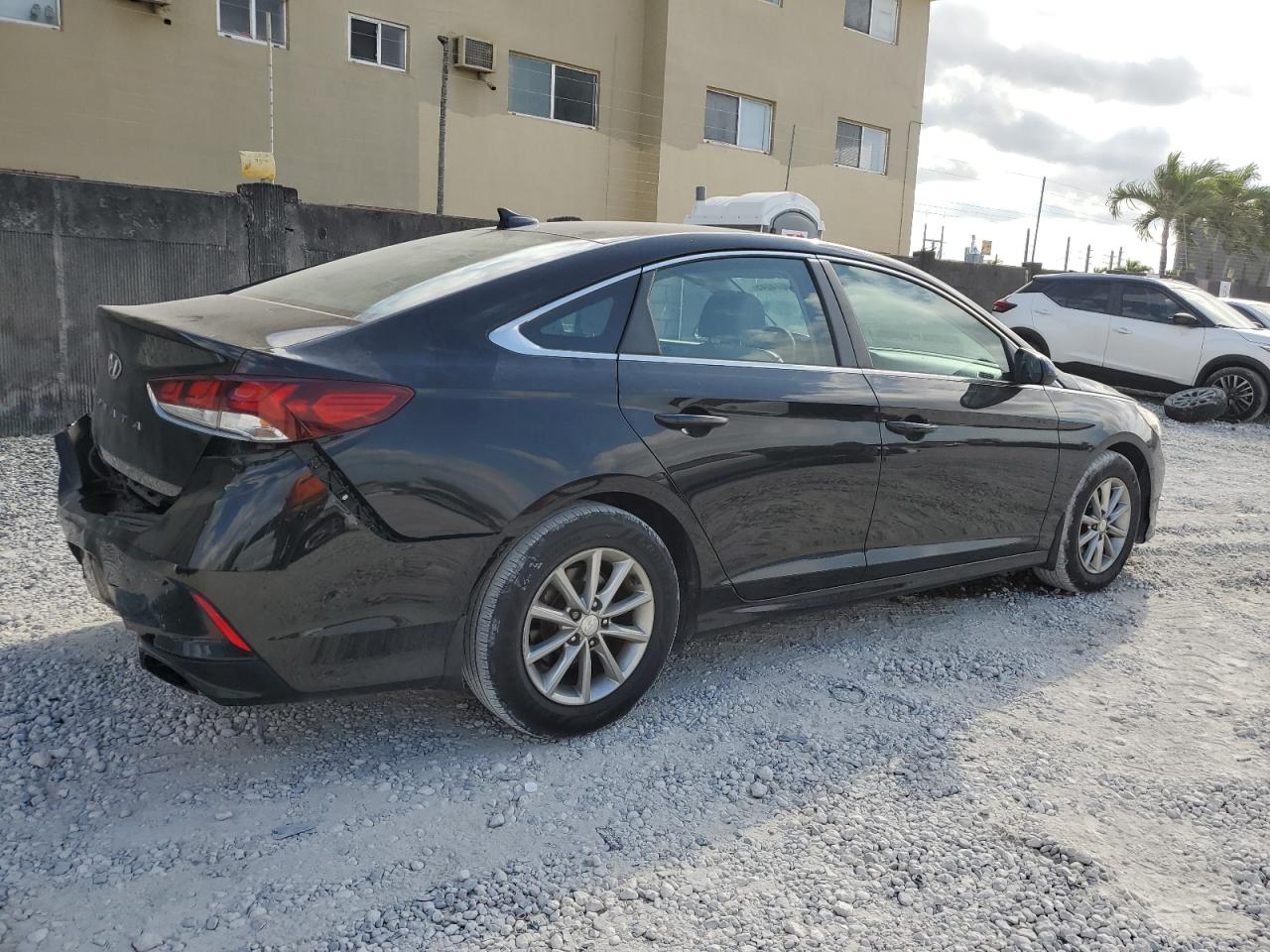 2018 Hyundai Sonata - Image 3