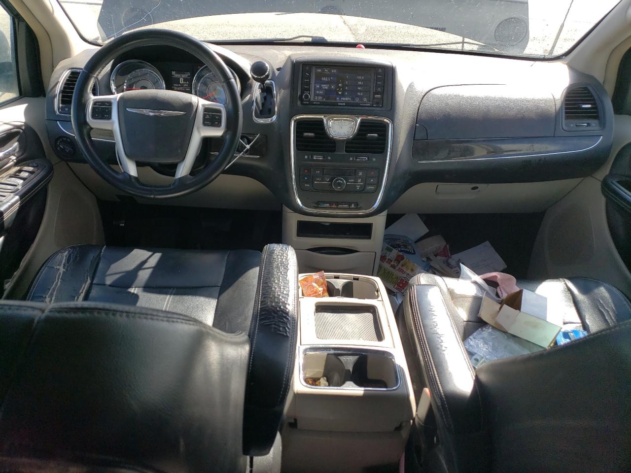 2014 Chrysler Town & Country - Image 8