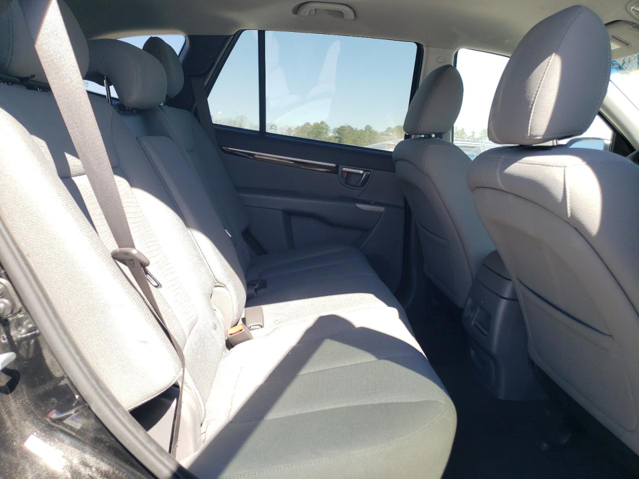 2012 Hyundai Santa Fe - Image 11