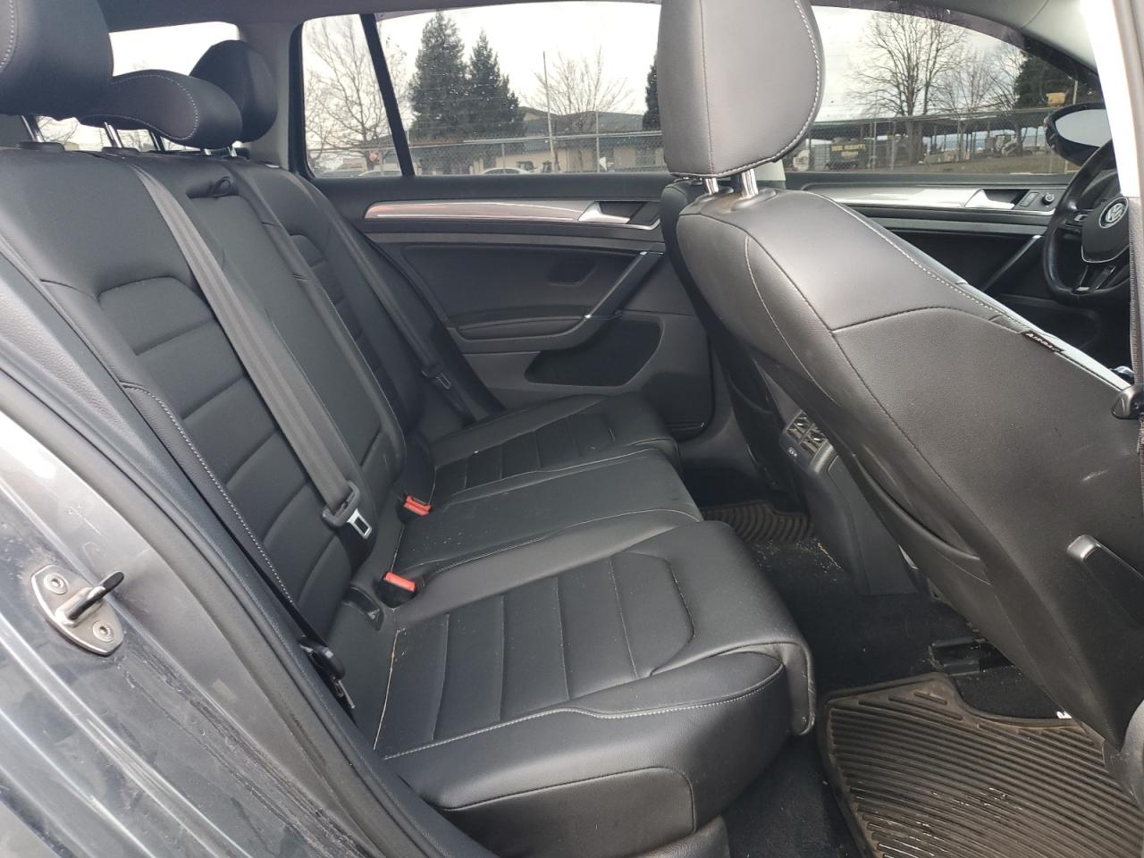 2017 Volkswagen Golf - Image 10