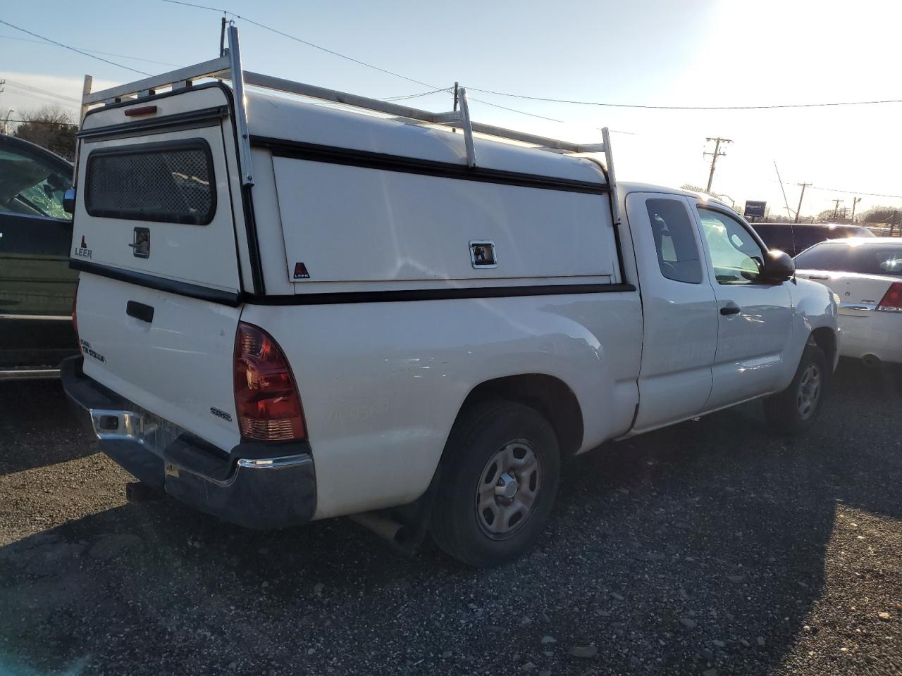 2015 Toyota Tacoma - Image 3