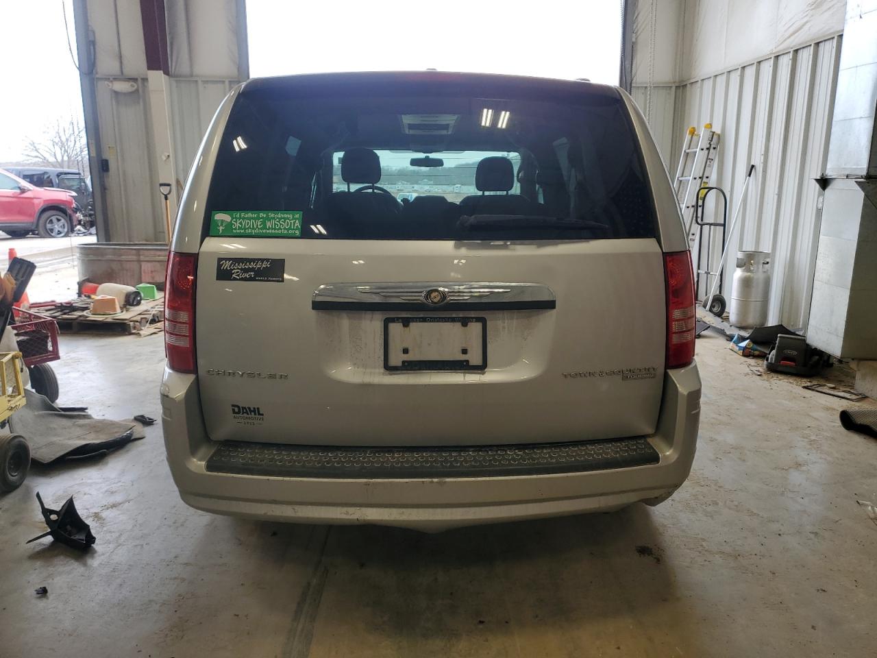 2010 Chrysler Town & Country - Image 6