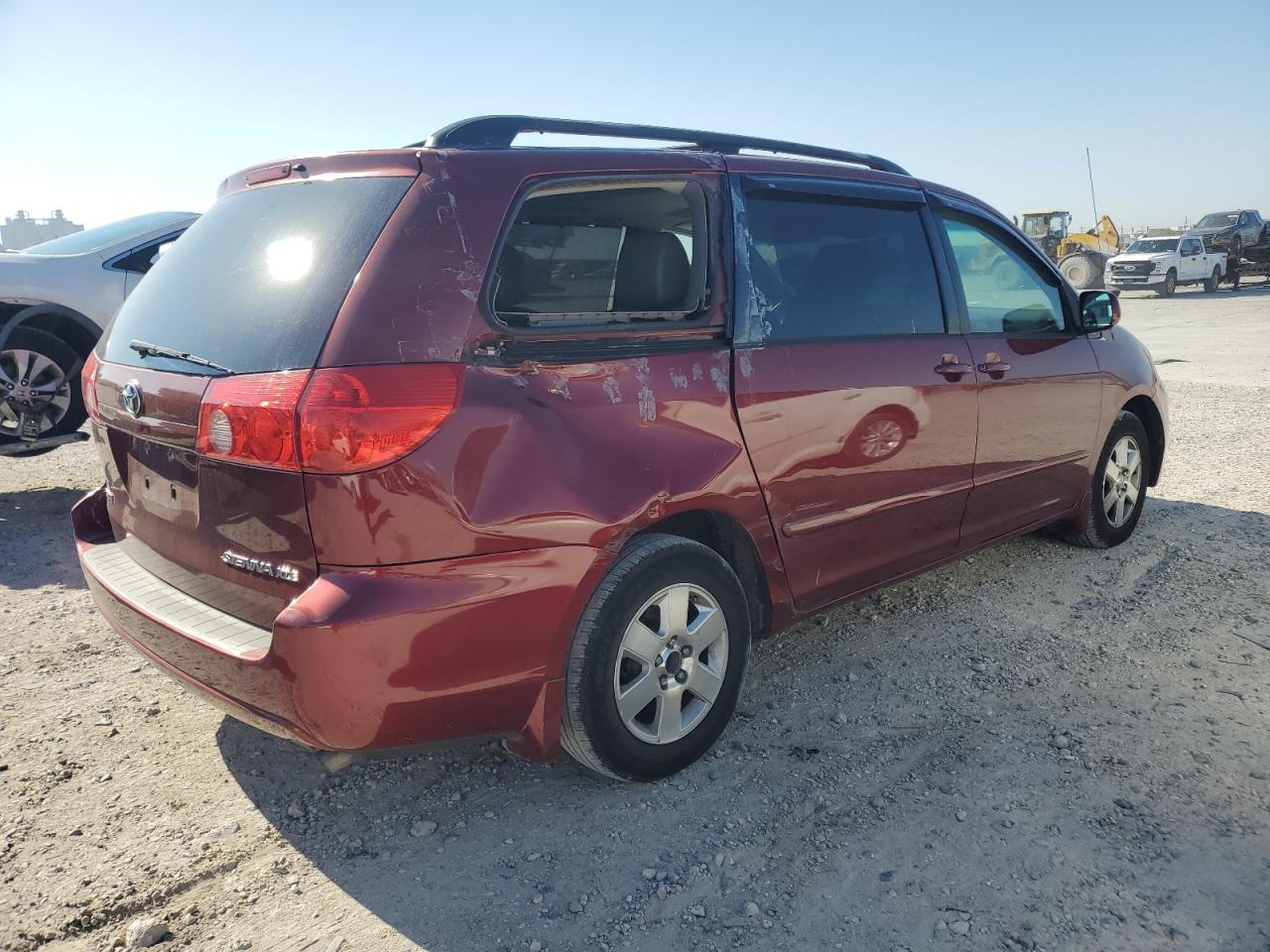 2010 Toyota Sienna - Image 3