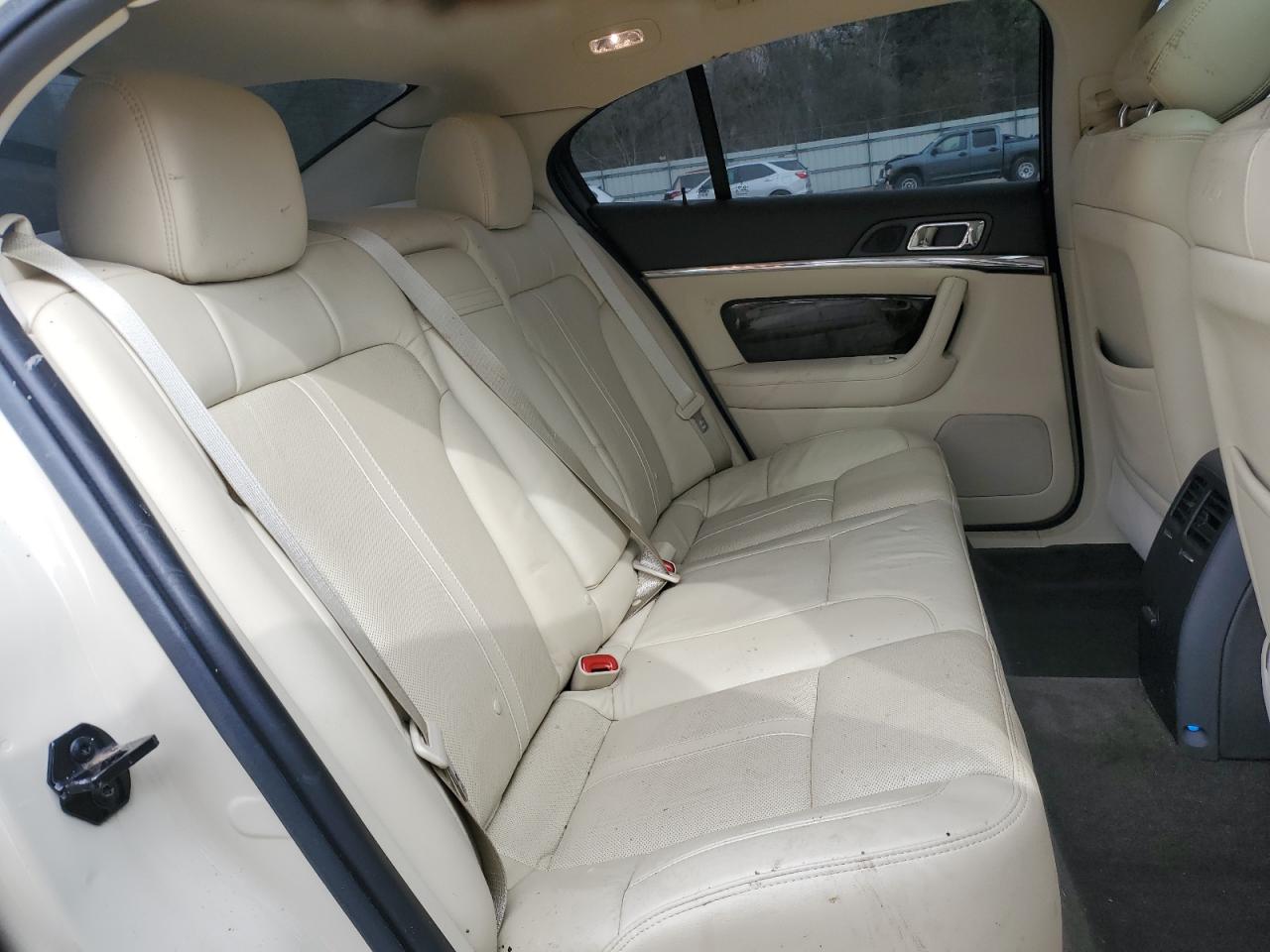 2014 Lincoln MKS - Image 10