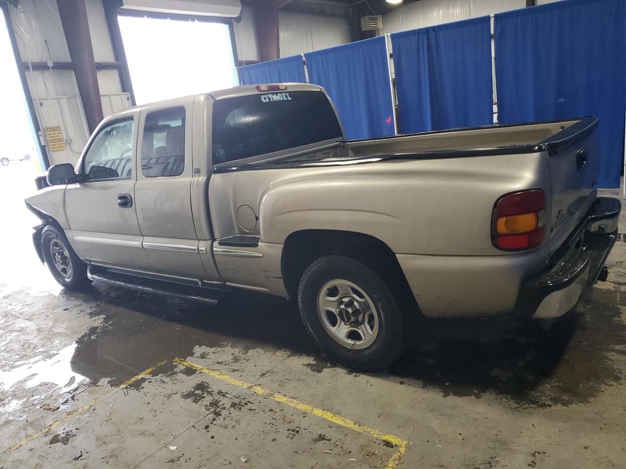 2001 GMC Sierra - Image 2
